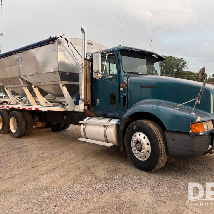 1995 IHC 9400 Dry Tender Truck (PZ13881)