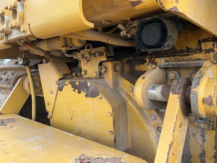 2012-caterpillar-d6t-lgp-image-32