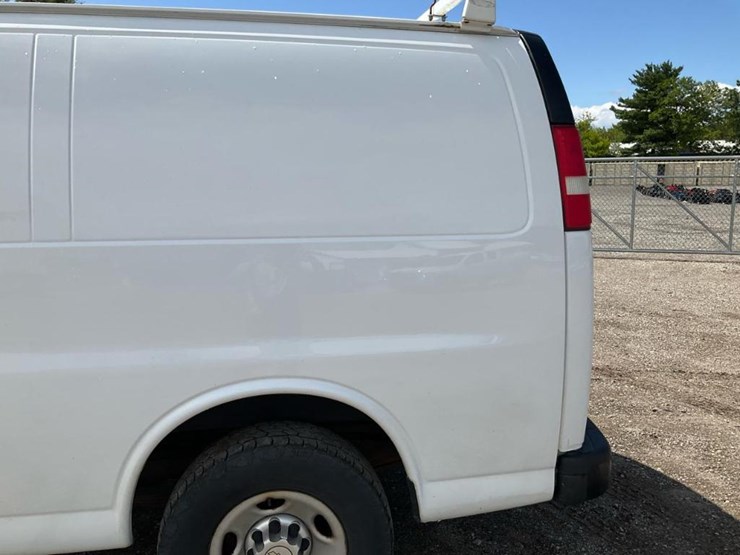 2013-chevrolet-express-g2500-image-19