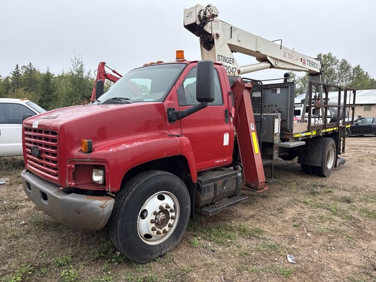 #1216-•-2007-chevrolet-crane-truck-image-1