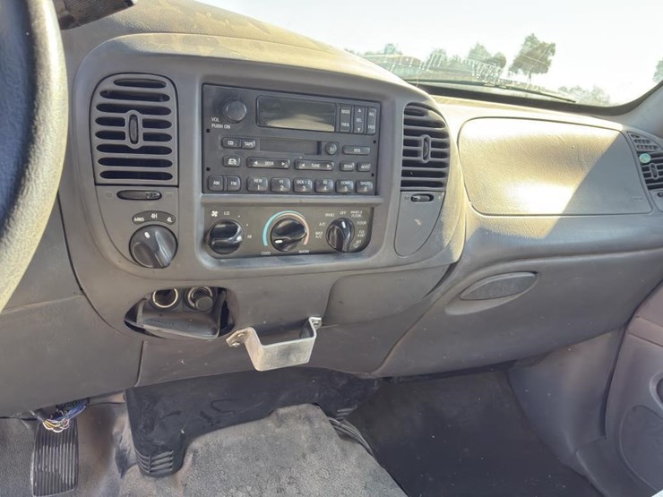 2001-ford-expedition-image-13