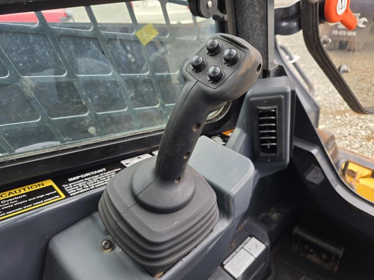 2022-deere-333g-image-44