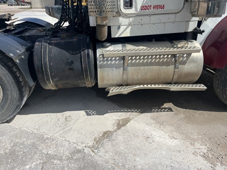 kenworth-w900b-image-17