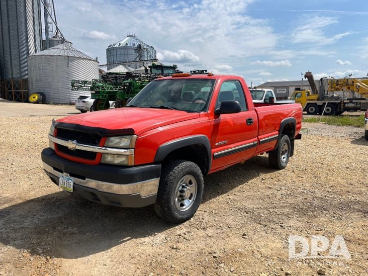 2004-chevrolet-2500hd-image-1