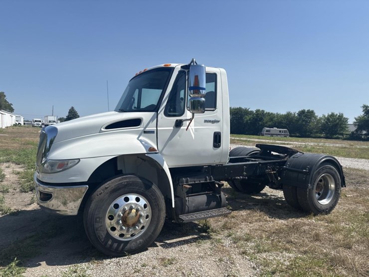 2014-international-durastar-4400-image-1
