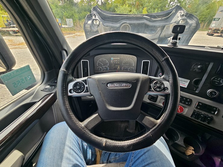 2018-freightliner-cascadia-126-image-66