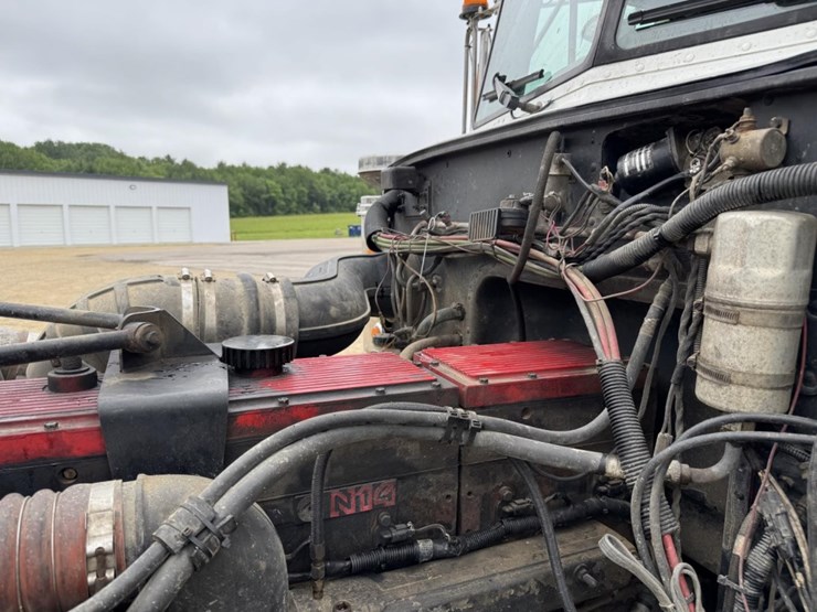 1995-peterbilt-359-image-67