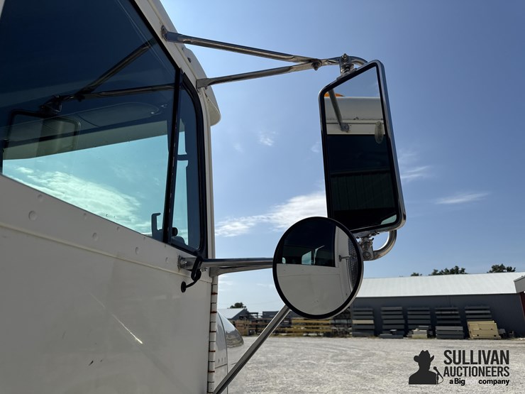 1998-freightliner-fld120-image-14
