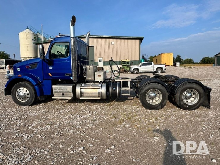 2019-peterbilt-567-image-17