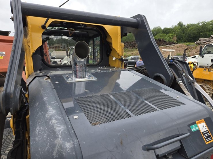 2022-deere-333g-image-32