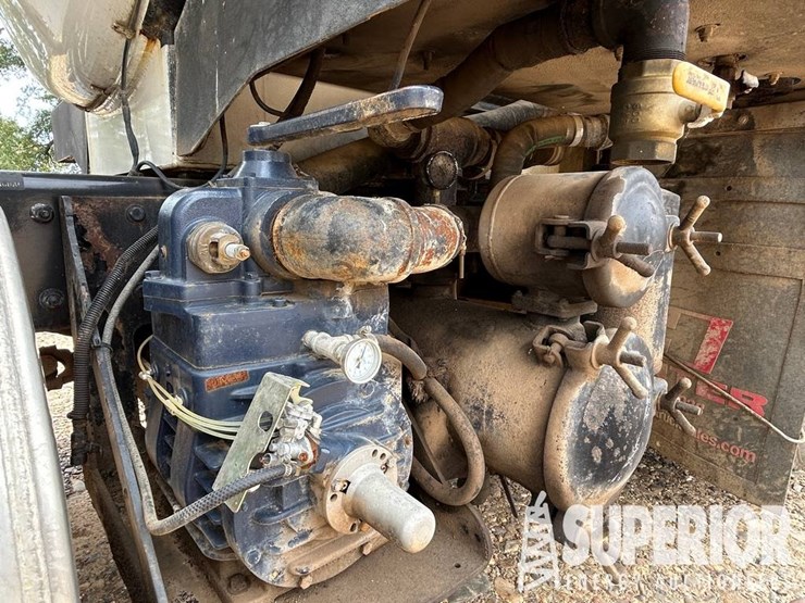 2012-kenworth-t800-image-5