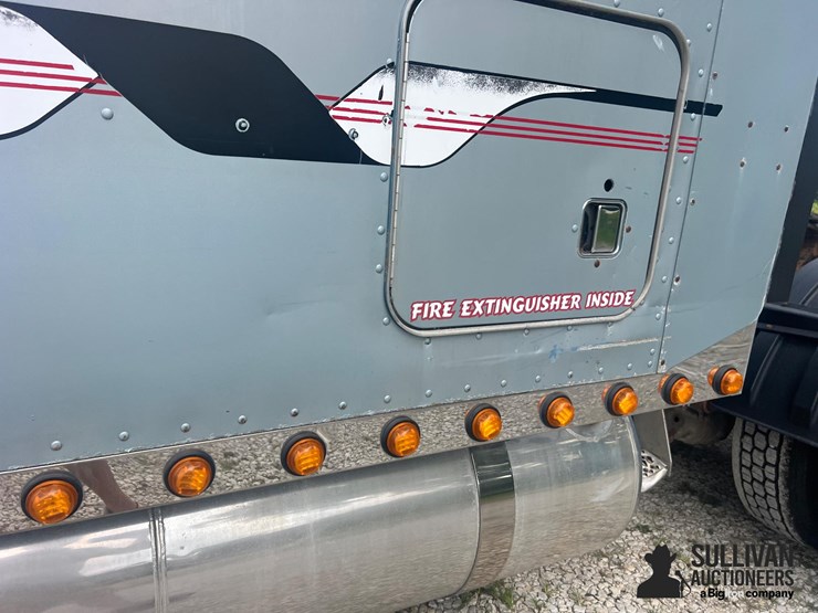 2003-peterbilt-379-image-15