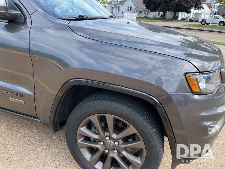 2016-jeep-grand-cherokee-image-22
