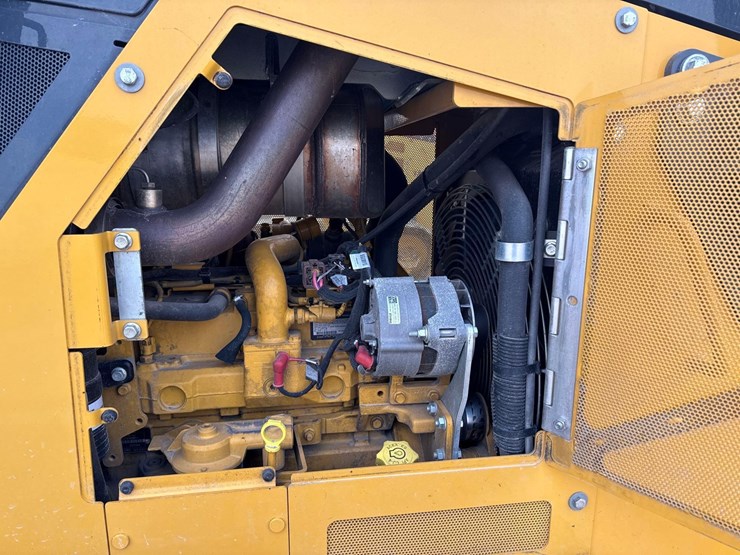 2023-deere-450-lgp-image-17