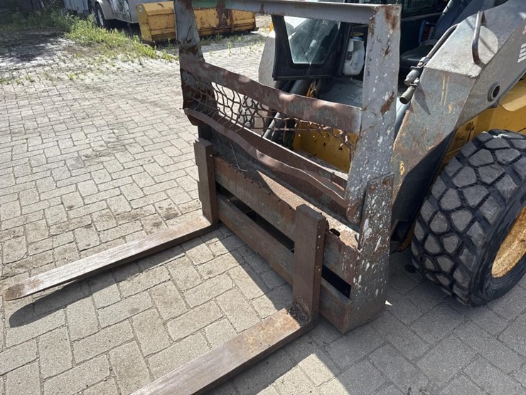 2002-new-holland-ls180-image-9
