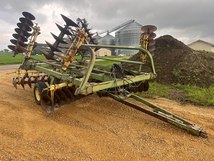 john-deere-230-image-4