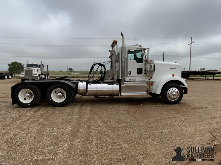 2015-kenworth-w900-image-4