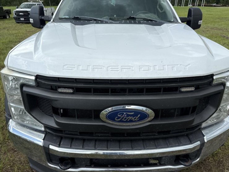 2020-ford-f550-image-10