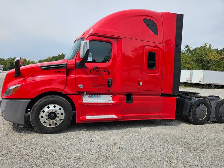 2019-freightliner-cascadia-126-image-4