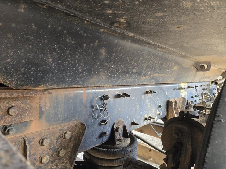 2015-mack-granite-gu813-image-48