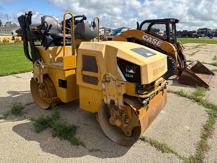 caterpillar-cb24-image-5