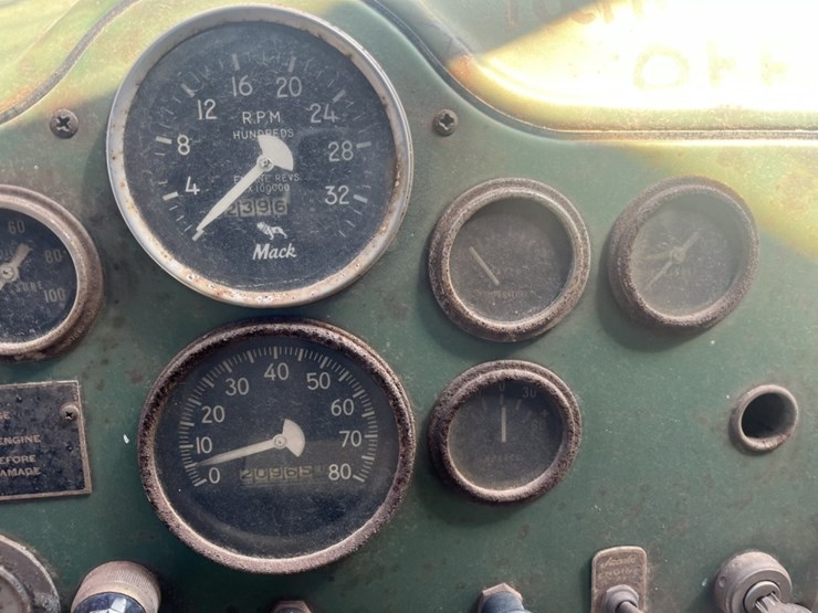 #1606-•-mack-diesel-day-cab-truck-tractor-image-45