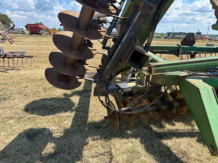 john-deere-34-image-40