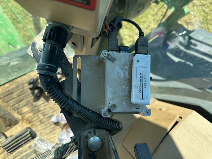 2011-john-deere-4730-image-74