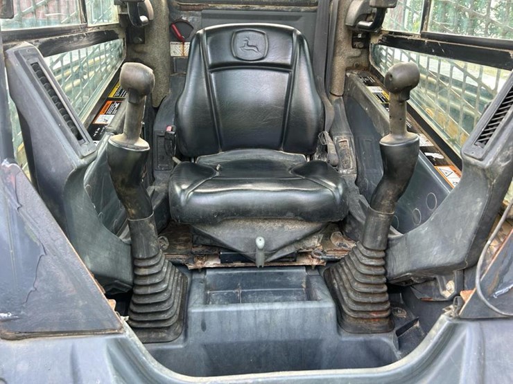2012-deere-333d-image-42
