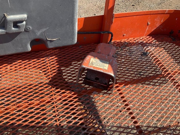 2010-jlg-m600jp-image-13