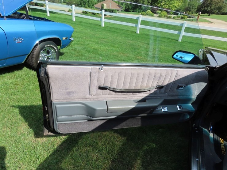 1988-chevrolet-monte-carlo-ss-image-27