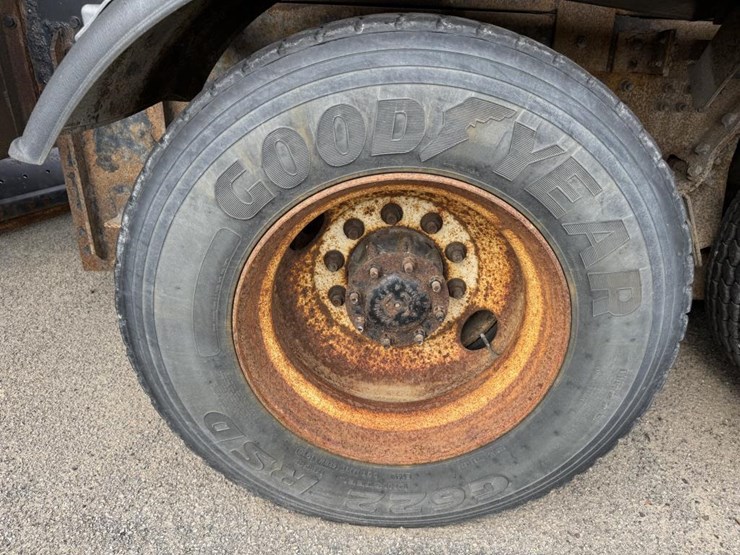 #1084-•-2006-sterling-tandem-axle-patrol-truck-image-92