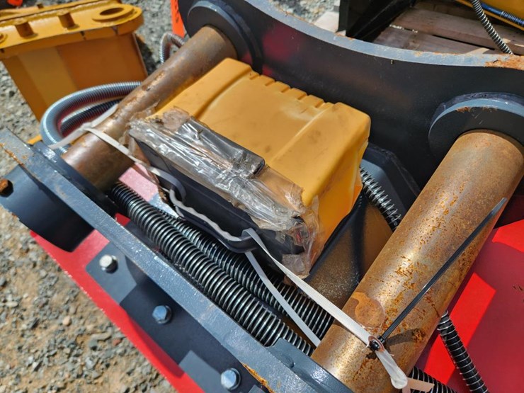 caterpillar-320-image-6