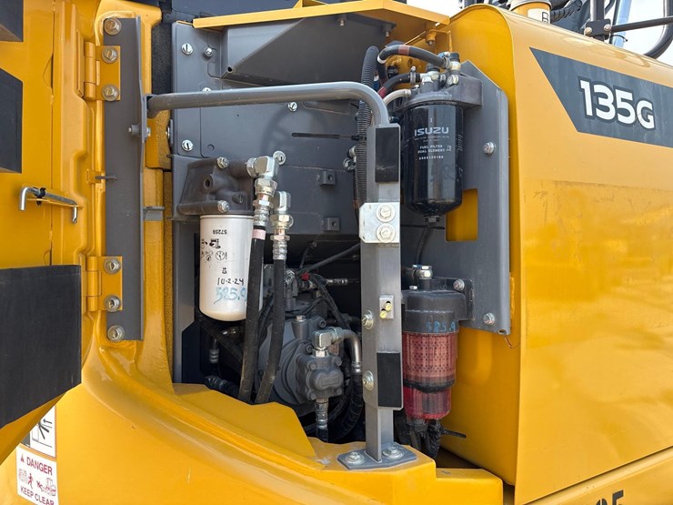 2022-deere-135g-image-18