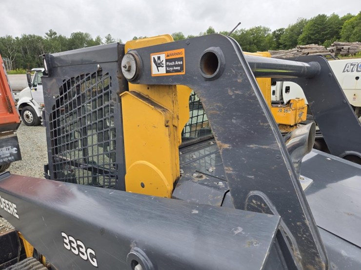 2022-deere-333g-image-40