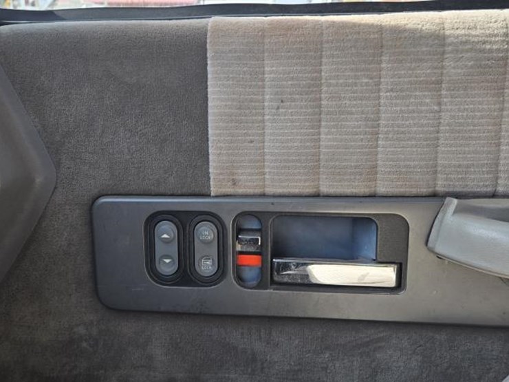 1994-chevrolet-silverado-image-30