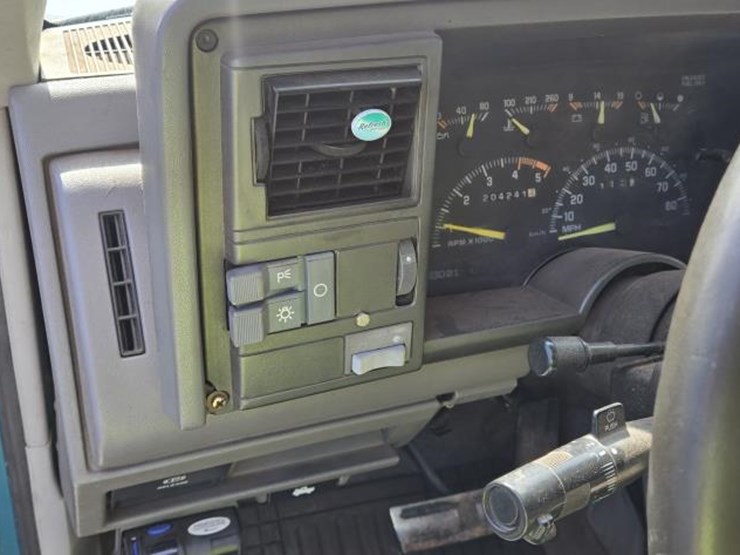 1994-chevrolet-silverado-image-28