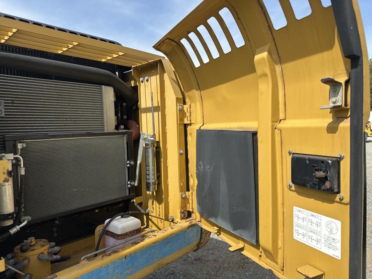 2011-caterpillar-320d-image-50