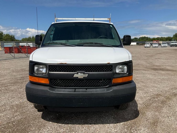 2013-chevrolet-express-g2500-image-8
