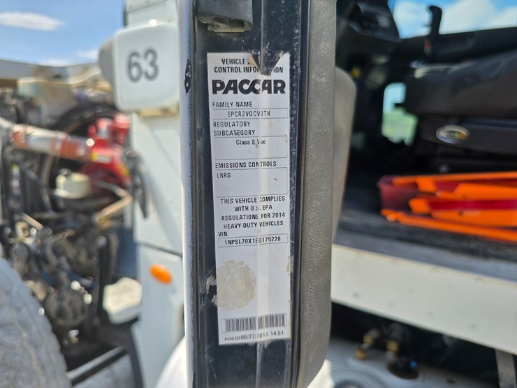 2014-peterbilt-365-image-74