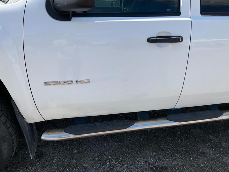 2013-chevrolet-silverado-2500-image-17