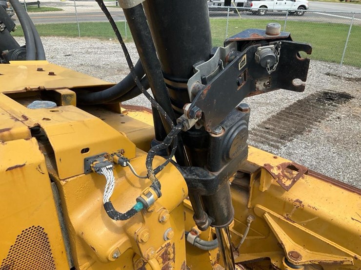 2012-caterpillar-d6t-lgp-image-36