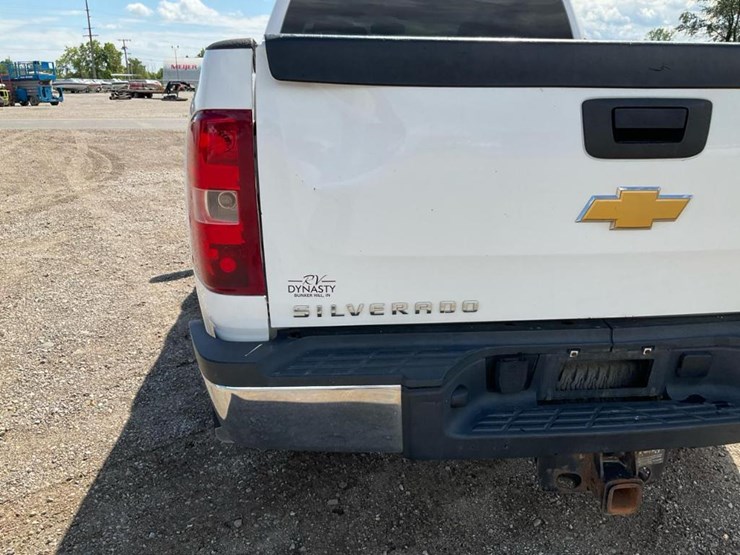 2013-chevrolet-silverado-2500-image-25