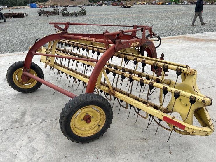 new-holland-258-image-4