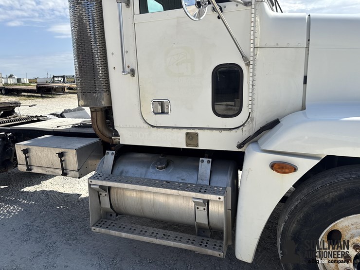 1998-freightliner-fld120-image-13