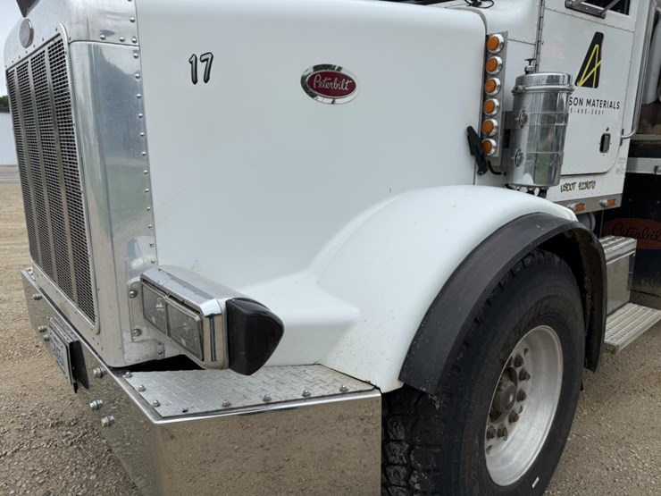 1995-peterbilt-359-image-10