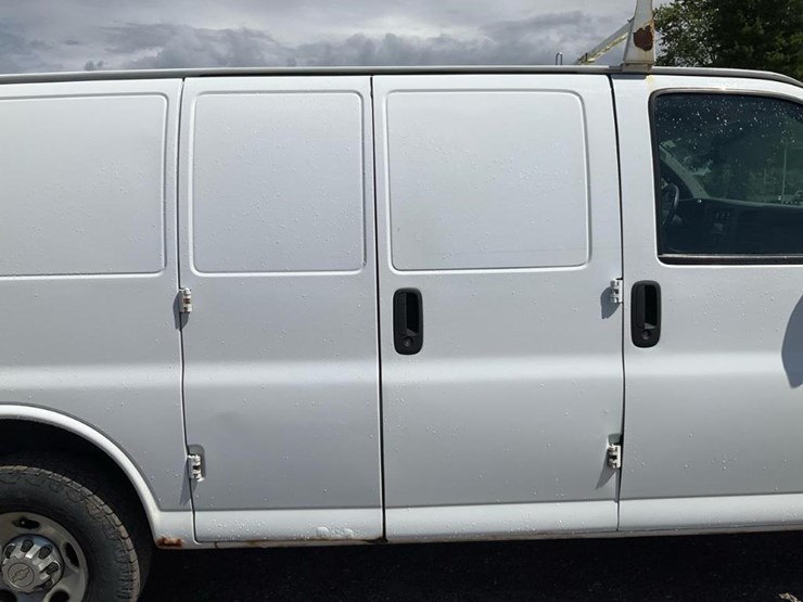 2013-chevrolet-express-g2500-image-33
