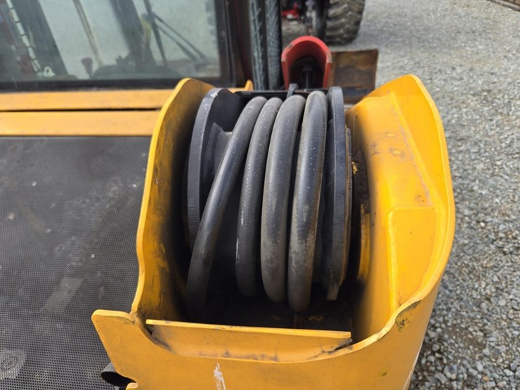2010-jcb-180-image-21