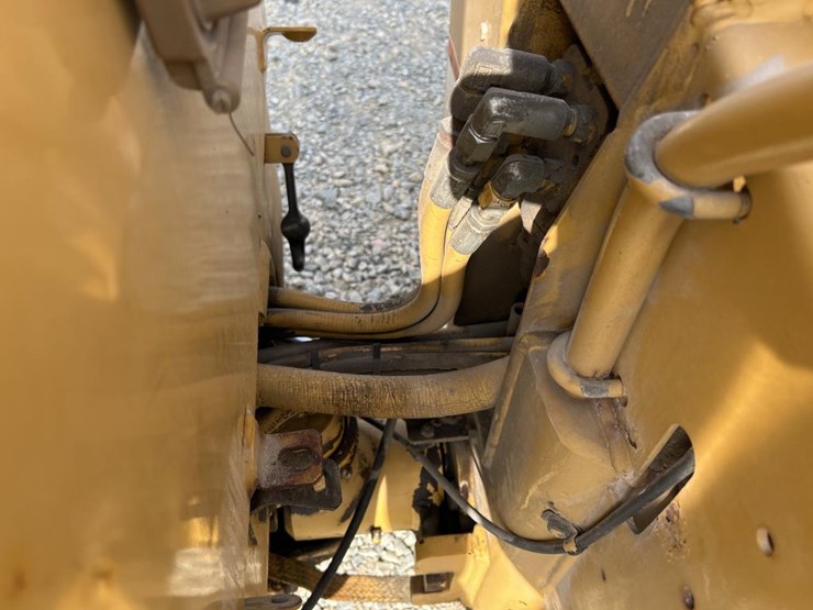 caterpillar-cb-224c-image-24
