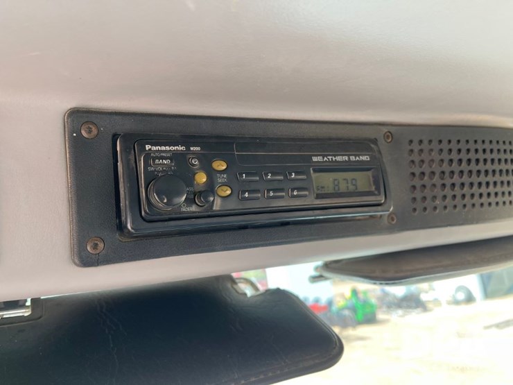 2000-freightliner-fl70-image-61